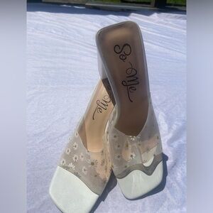 So Me daisy heels